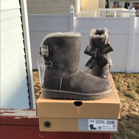 UGG Customizable Bailey Bow Short - Picture 2 of 6